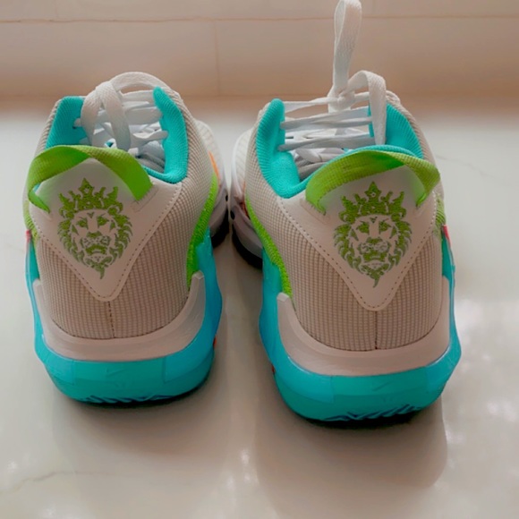 Nike LeBron Basketball Sneakers - Picture 9 of 14